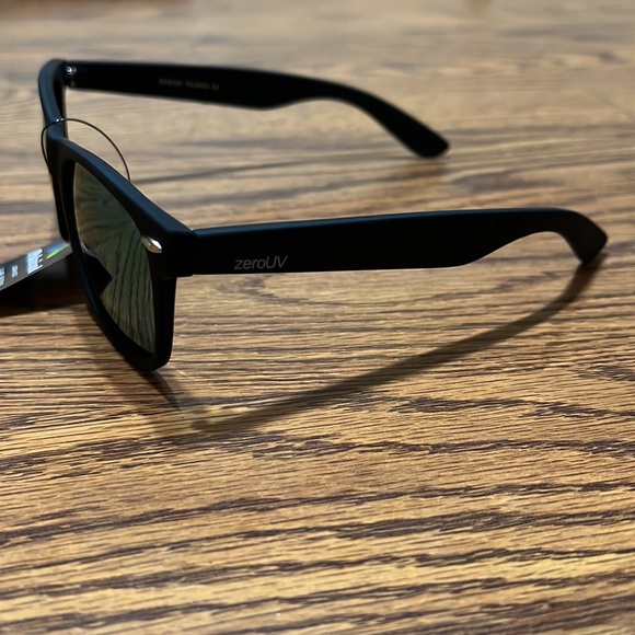 ZeroUv Polarized Sunglasses - Picture 4 of 7